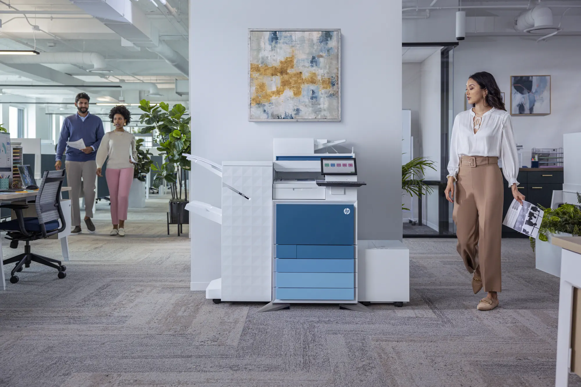 Ufficio moderno con multifunzione HP LaserJet Enterprise